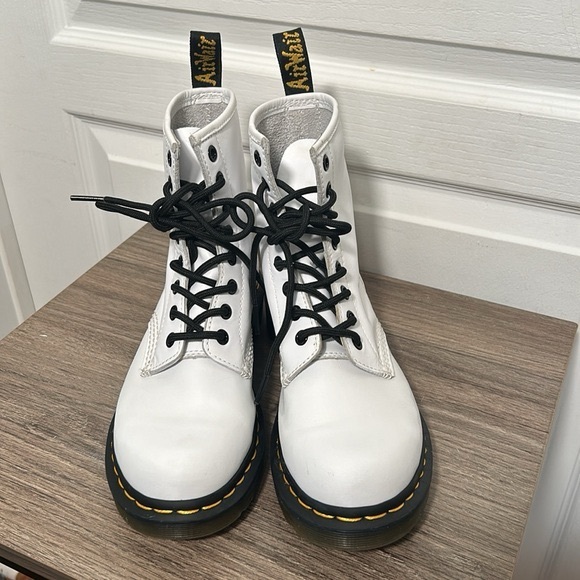 DR MARTENS WOMEN 1460 white leather LACED IN SIZE 6 - Picture 7 of 9